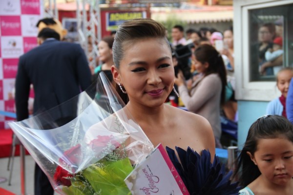 “Зүрхээр наадагч” уран сайхны кино нээлтээ хийлээ /фото сурвалжлага/